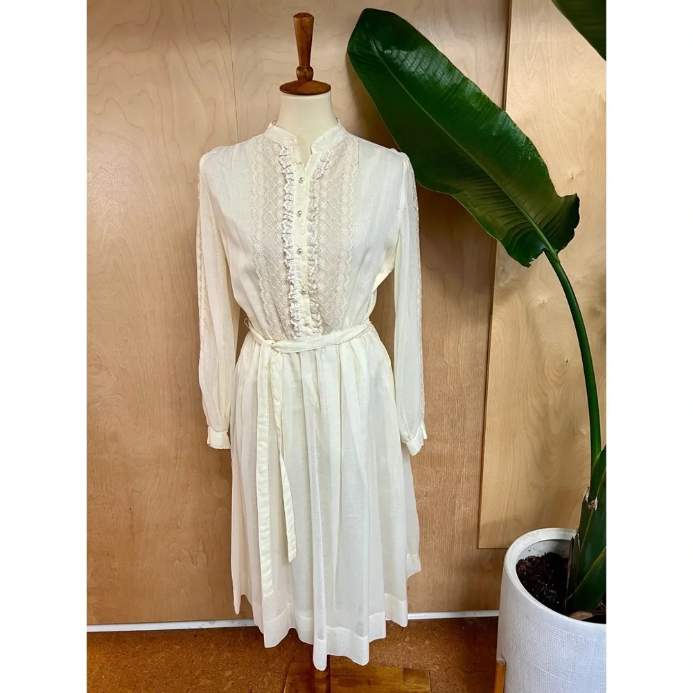 ๐ผ Oooooh lala Lovely vintage lace dress - Picture 1 of 10